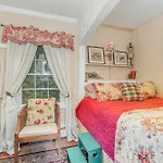 Fallen Tree Farm Bed And Breakfast