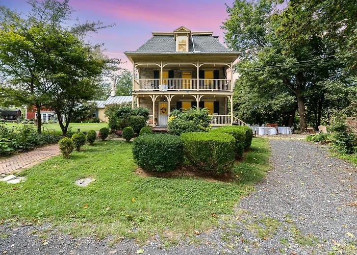 Fallen Tree Farm Bed And Breakfast